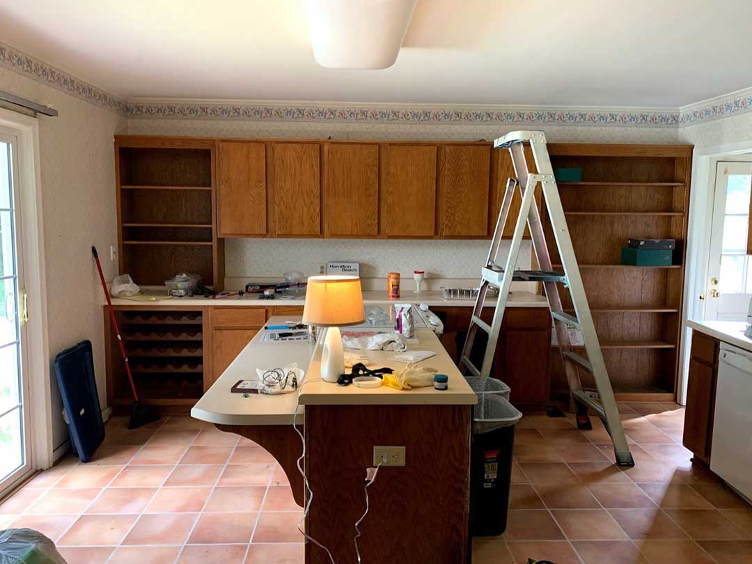 Picture of kitchen before remodel