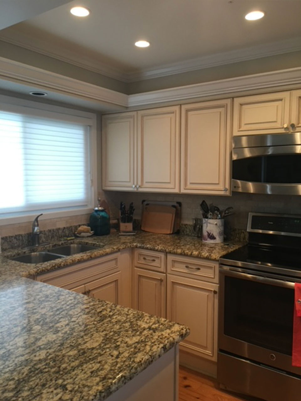 Picture of kitchen before remodel