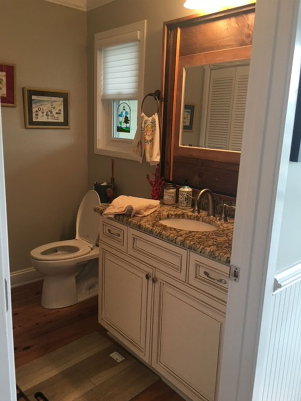 Picture of kitchen before remodel