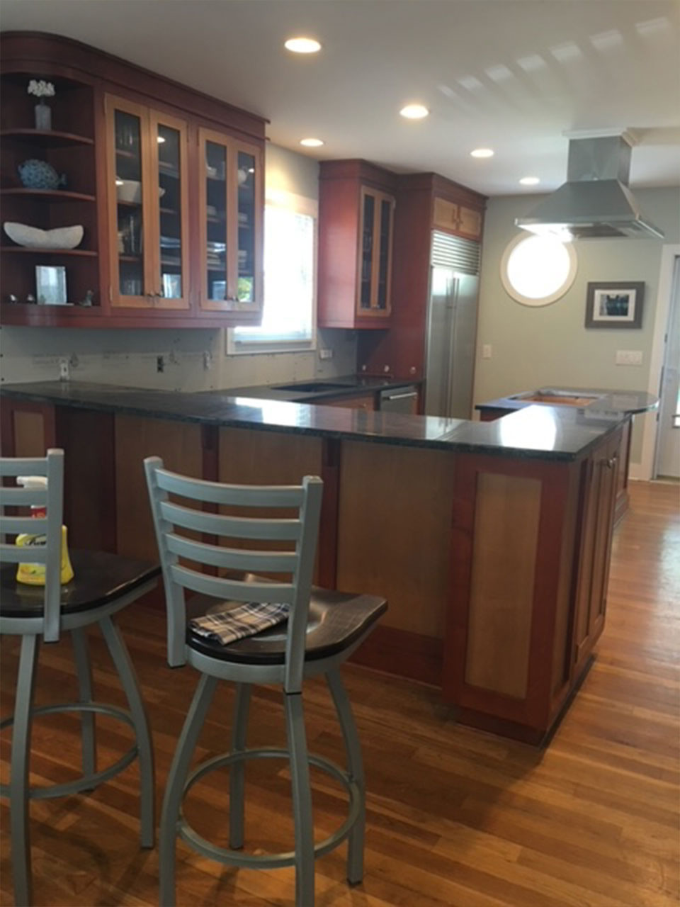 Picture of kitchen before remodel