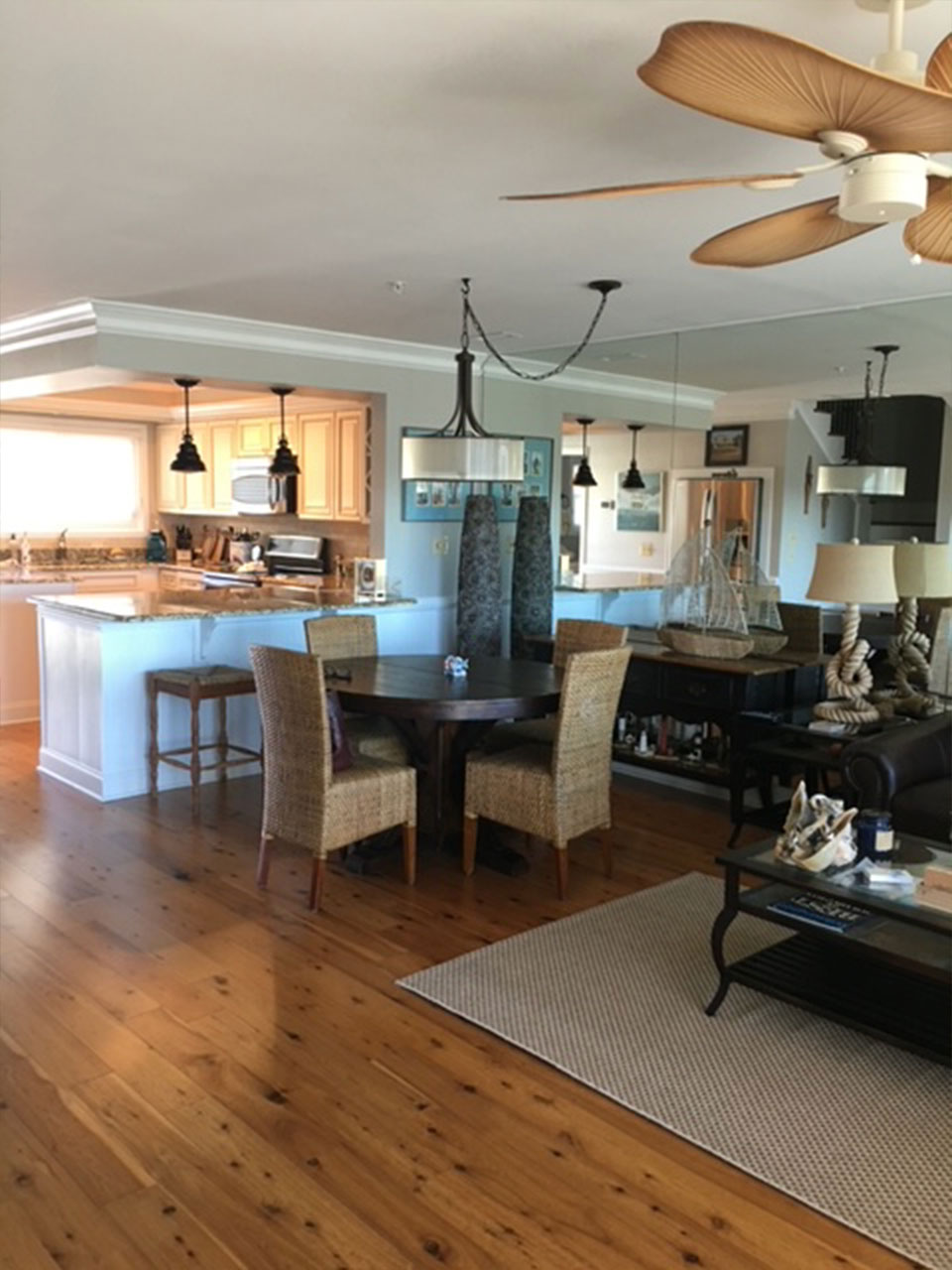 Picture of kitchen before remodel