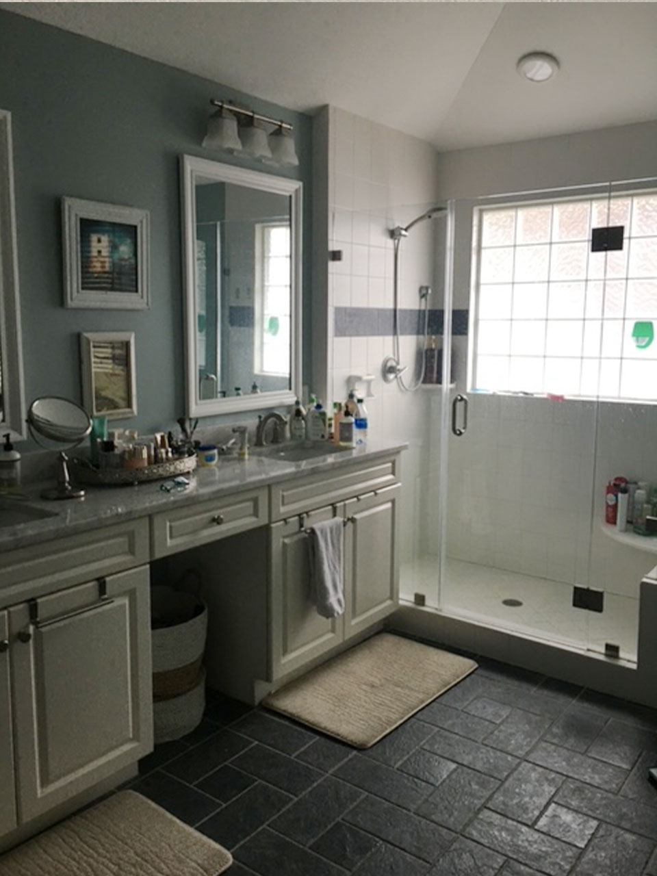 Picture of kitchen before remodel